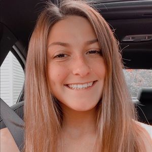 Meet your Posher, Stephanie